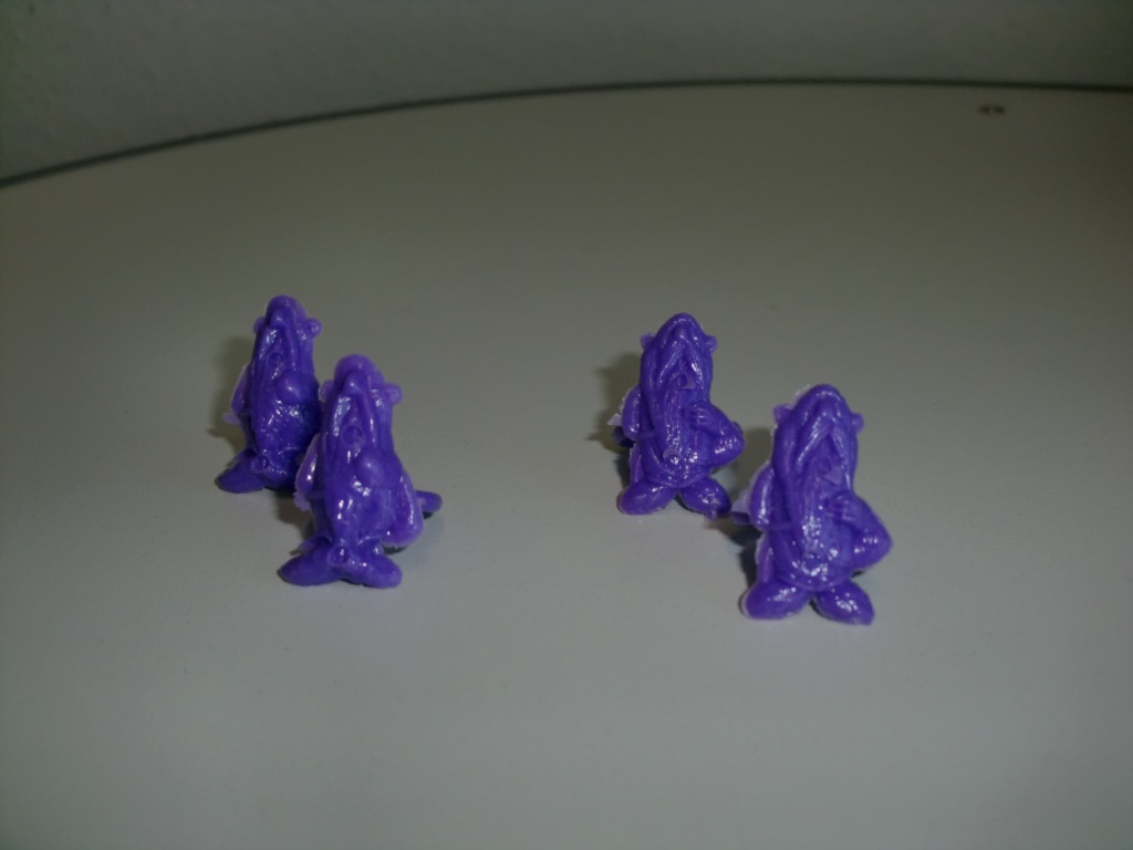 Miraculixe links Füße verschmolzen, rechts Füße getrennt