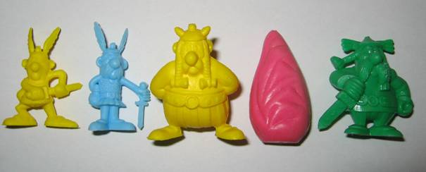 Figuren 1, 2, 3, 4, 5<br /><br />Figur „Asterix zieht Schwert“ (1) ist in dieser Serie nicht bekannt und wird daher auch nicht bewertet.<br />Der hier abgebildete Hinkelstein (Figur 4) hat die sehr seltene Farbe rosarot.