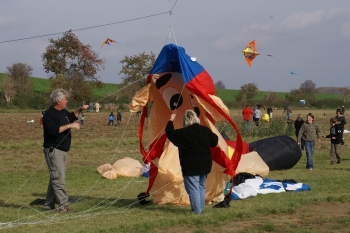 Die Chaoskiter bei den Vorbereitungen zu Obelix' Aufstieg.
